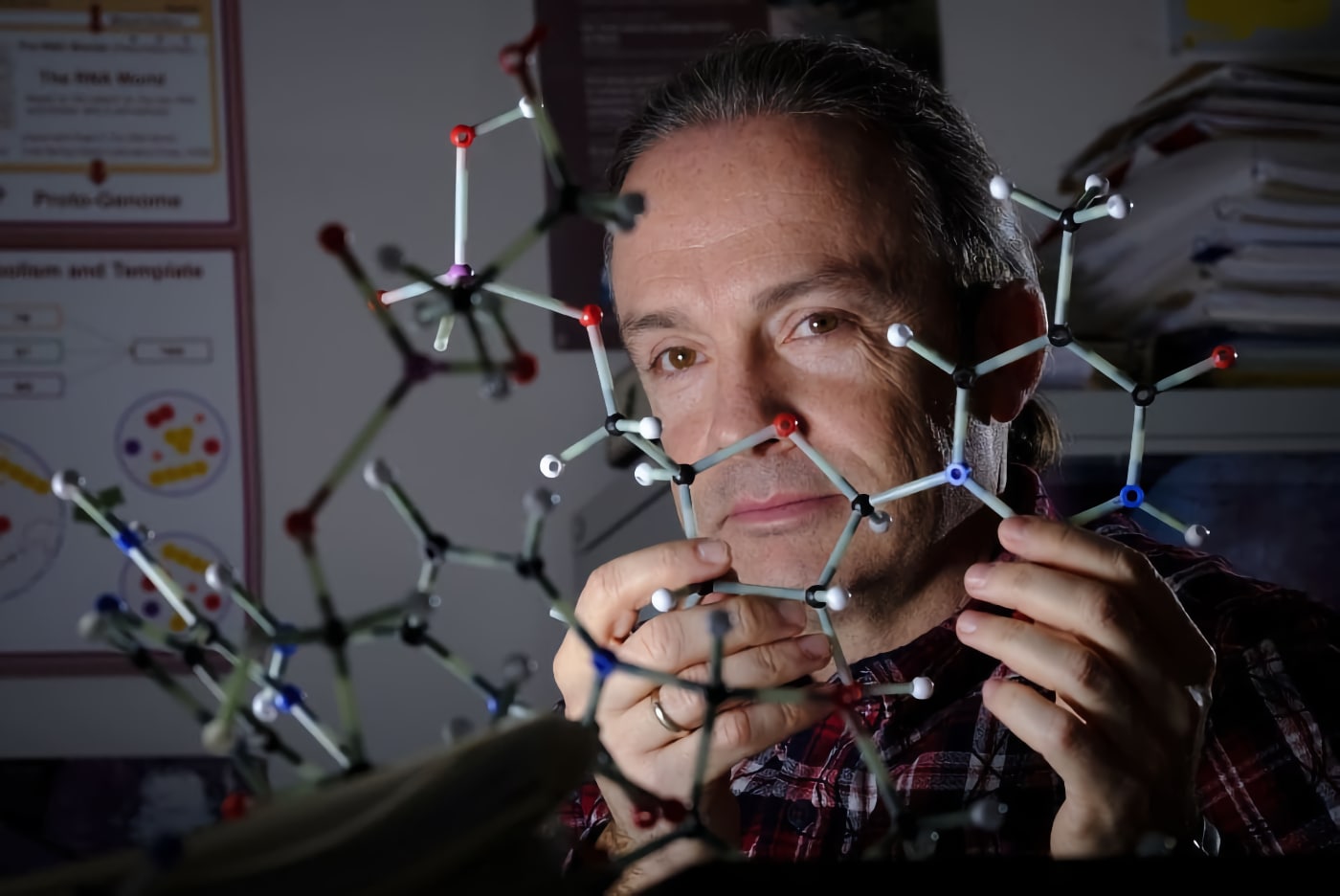 Dr. Carlos Briones